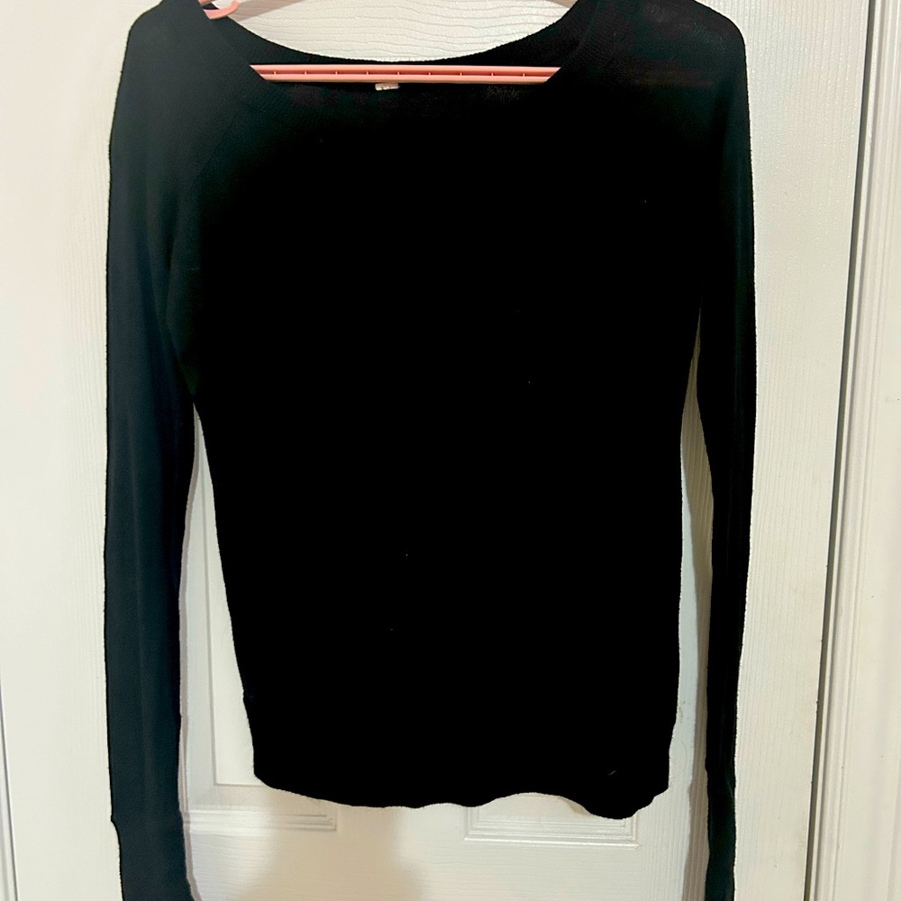 Lululemon long sleeve black thin sweater top